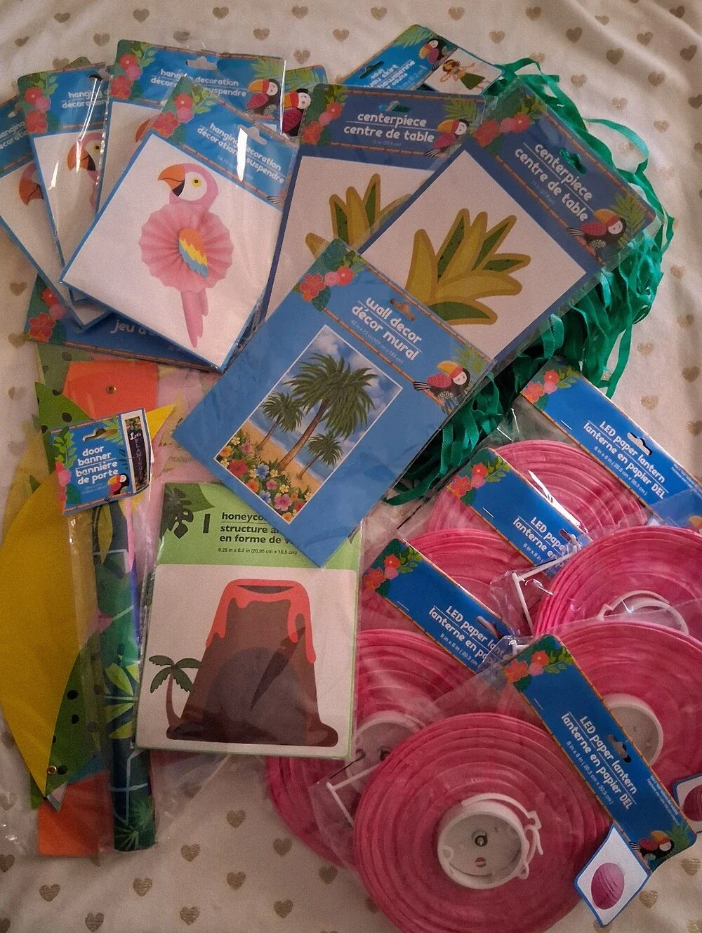 📚🎨 *NIP* Assorted Tropical Paper Luau Party Decorations